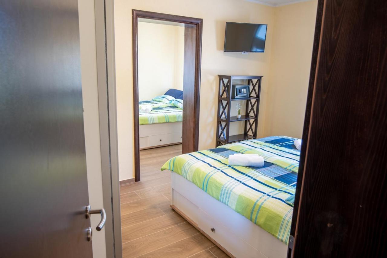 Hotel Via Flavia With Common Pool Labinci Habitación foto